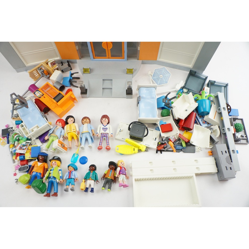 Playmobil City Life Large Hospital 70190 Playset EUC Incomplete + Extras + Box - Picture 2 of 7